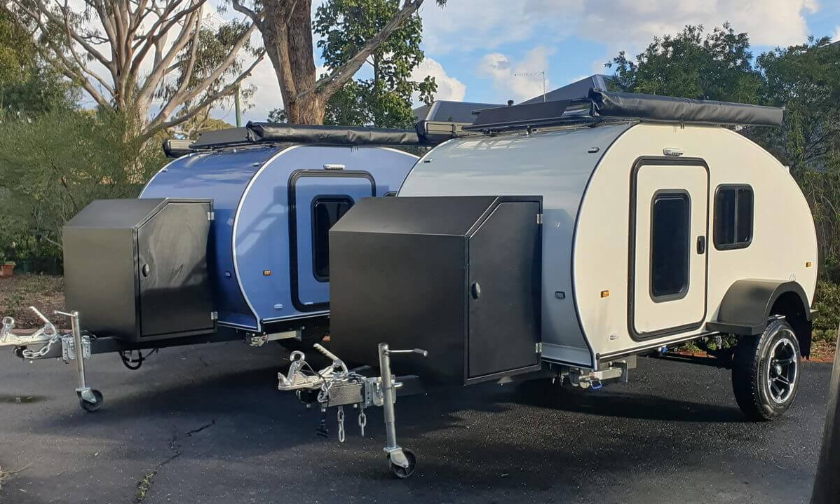 Available in blue, cream and turqoise